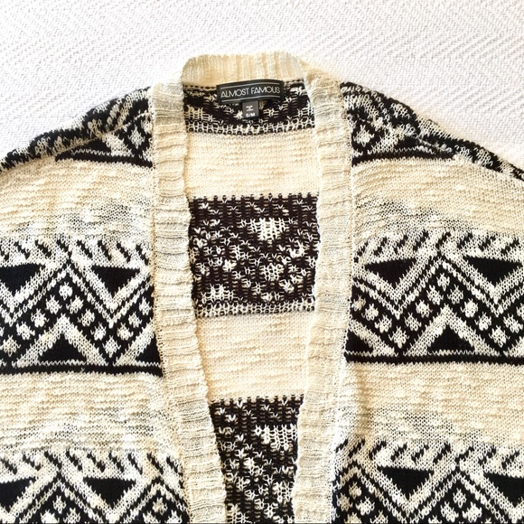 Almost Famous Aztec Short Sleeve Cardigan Sz S/M - Picture 5 of 8
